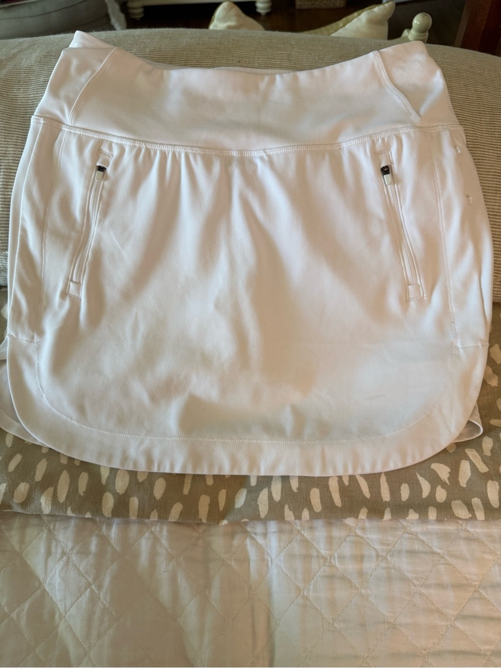 Athleta White Performance Skort with Zip Pockets. GUC. Clean. Size Medium